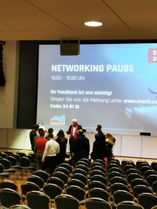 Heiko Thieme im Gespräch nach seinem Vortrag in Kulmbach im Nov. 2019